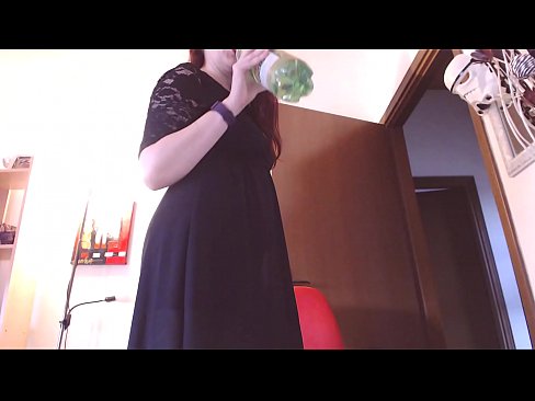 ❤️ Um escravo submisso que adora cuecas sujas e deliciosas é forçado a masturbar-se depois de ver este vídeo! Sexo de qualidade em nós ☑