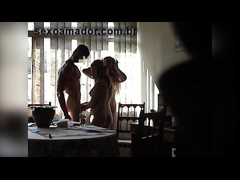 ❤️ Amigos sexuais convidam um homem gigante e um ménage à trois com ele Sexo de qualidade em nós ☑