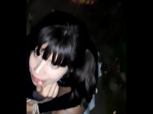 ❤️ Na rua, o pénis inchado em troca de doces Sexo de qualidade em nós ☑